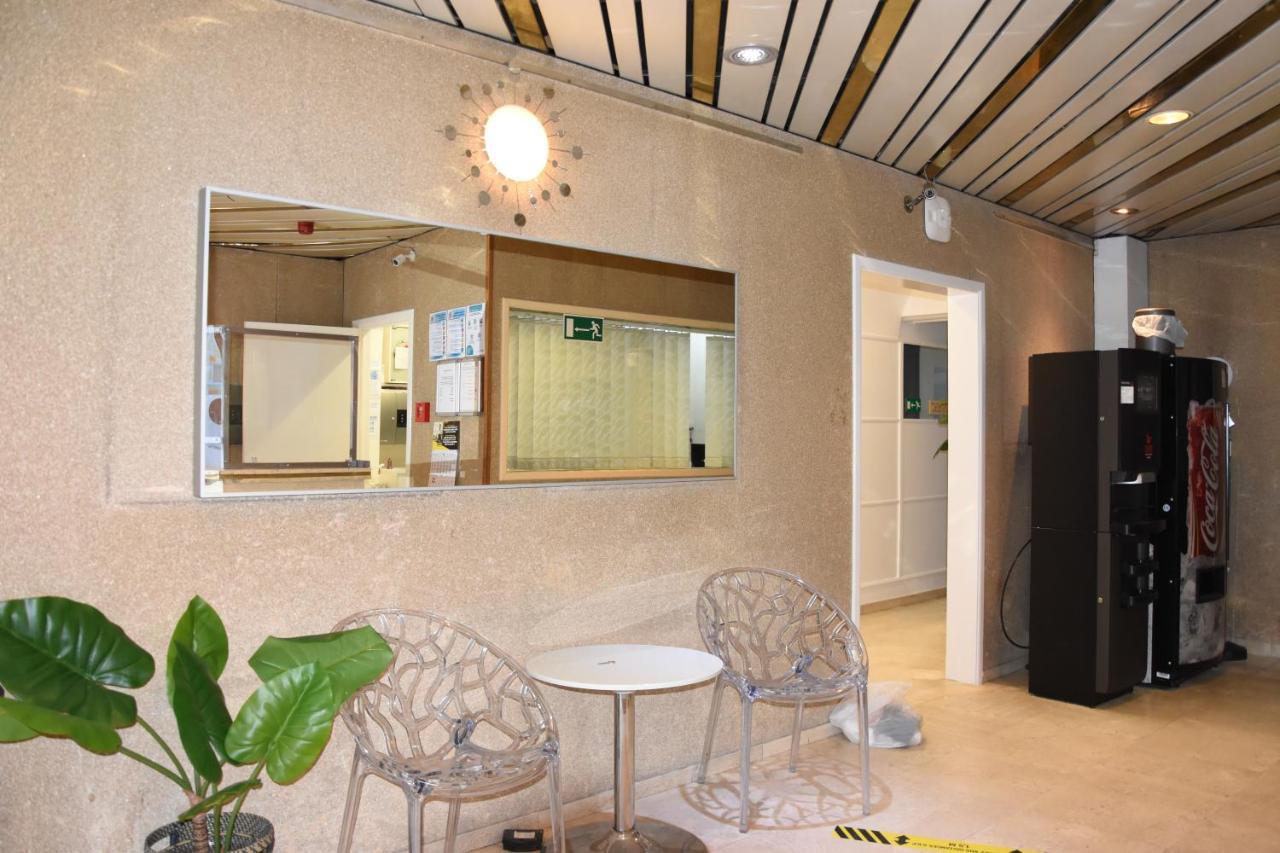 Sun Hotel Saint-Gilles Екстер'єр фото