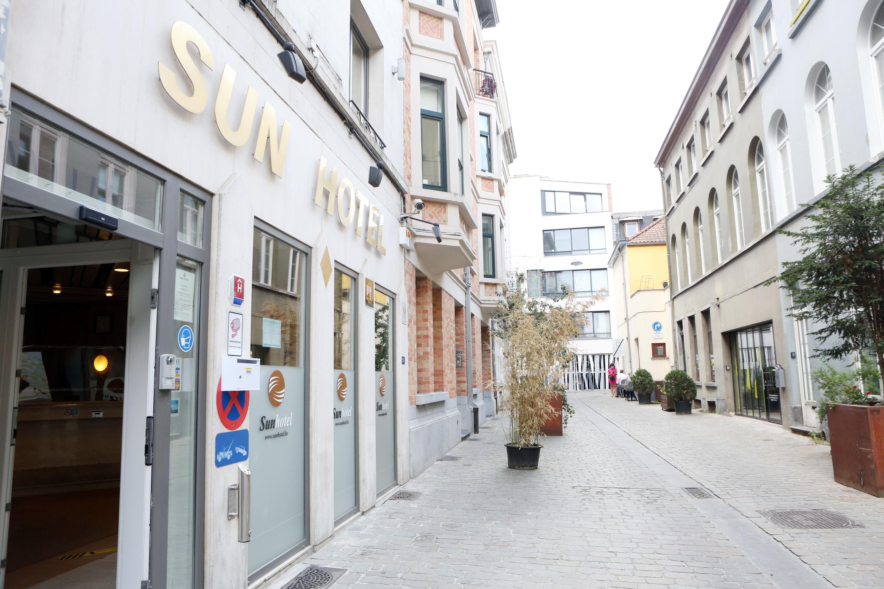 Sun Hotel Saint-Gilles Екстер'єр фото